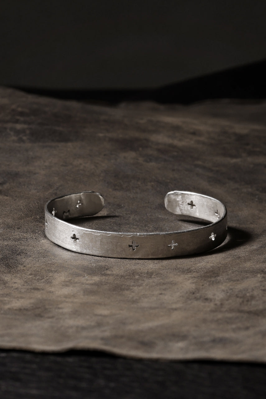 Load image into Gallery viewer, m.a+ cross punched silver bracelet / AB15 AG (SILVER)