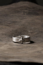 Load image into Gallery viewer, m.a+ silver stitched cross ring / AG058 AG (SILVER)