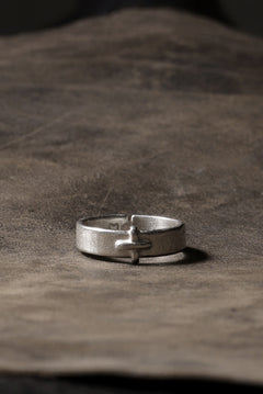 Load image into Gallery viewer, m.a+ silver stitched cross ring / AG058 AG (SILVER)