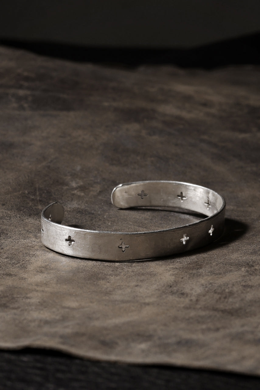 Load image into Gallery viewer, m.a+ cross punched silver bracelet / AB15 AG (SILVER)