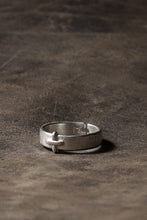 Load image into Gallery viewer, m.a+ silver stitched cross ring / AG058 AG (SILVER)