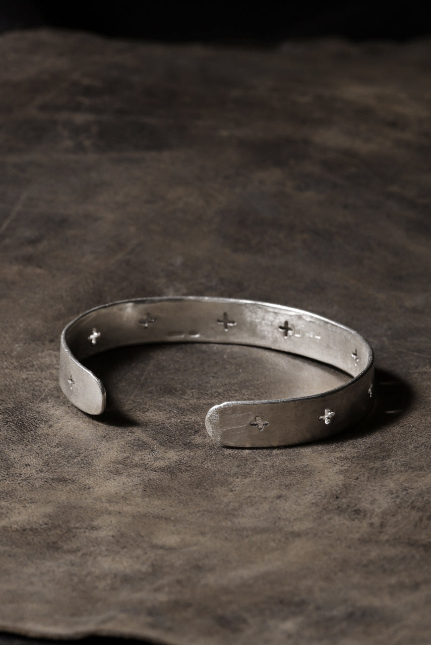 Load image into Gallery viewer, m.a+ cross punched silver bracelet / AB15 AG (SILVER)