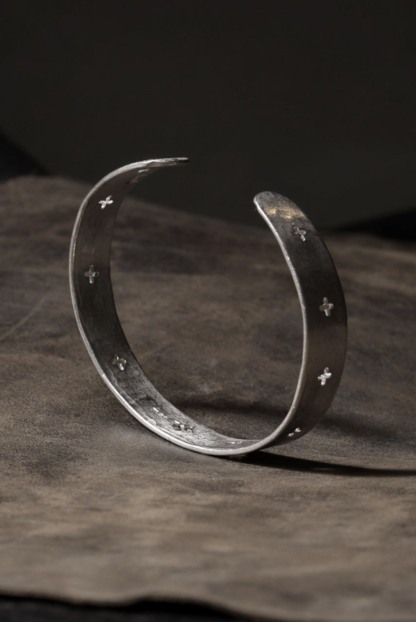m.a+ cross punched silver bracelet / AB15 AG (SILVER)