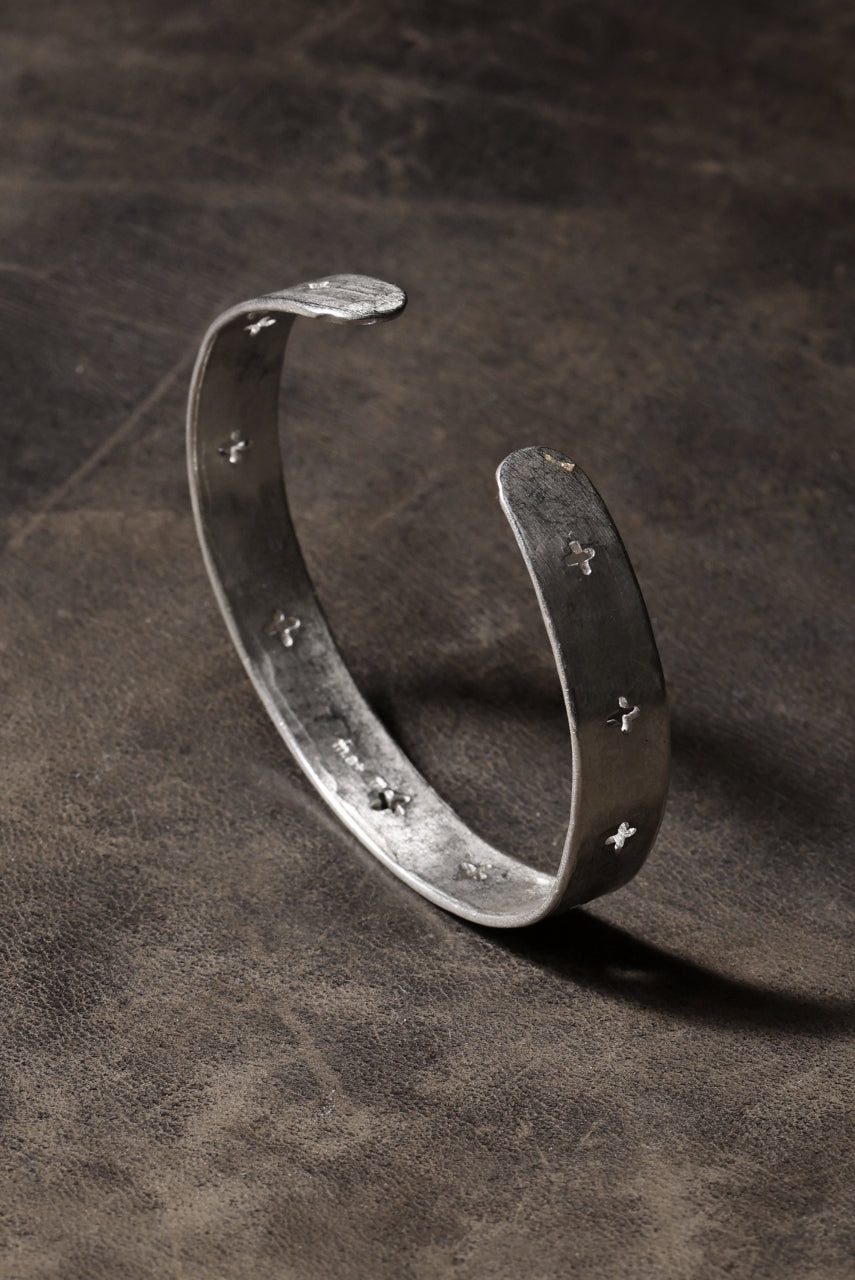 Load image into Gallery viewer, m.a+ cross punched silver bracelet / AB15 AG (SILVER)