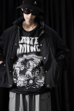 Load image into Gallery viewer, mastermind JAPAN x TRIPPY MIKIO ART S/S TEE ROCK STARS (BLACK)