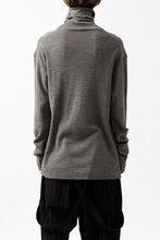 Load image into Gallery viewer, KLASICA SMOKE TURTLE NECK KNIT SWEAT TOP / WEANER WOOL RIB (FAWN)