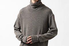 Load image into Gallery viewer, KLASICA SMOKE TURTLE NECK KNIT SWEAT TOP / WEANER WOOL RIB (FAWN)