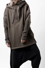 Load image into Gallery viewer, FIRST AID TO THE INJURED &quot;TABEO&quot; HALF SLEEVE PARKA / BRUSHED US SWEAT &amp; FLEECE (FOSSIL)