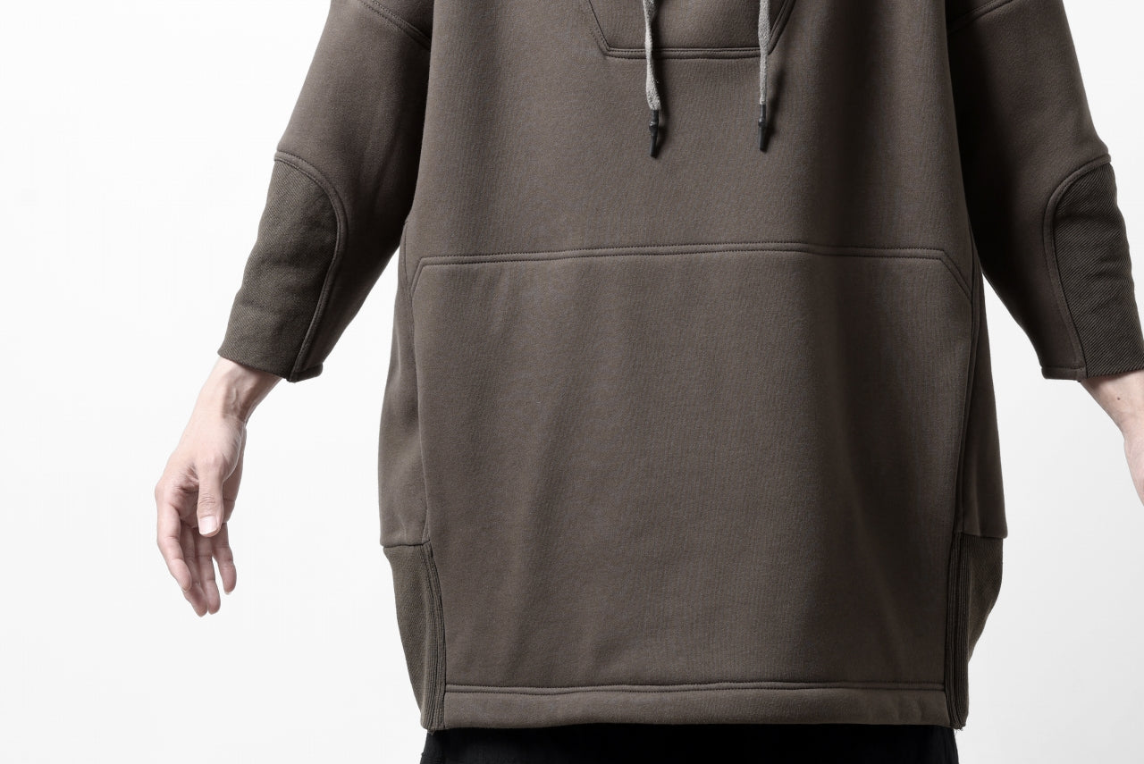 FIRST AID TO THE INJURED "TABEO" HALF SLEEVE PARKA / BRUSHED US SWEAT & FLEECE (FOSSIL)