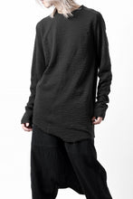 Load image into Gallery viewer, FIRST AID TO THE INJURED &quot;UNDA&quot; CREW NECK L/S TOPS / DOUBLE WAVY JERSEY (BLACK)