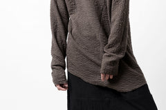 Load image into Gallery viewer, FIRST AID TO THE INJURED &quot;UNDA&quot; CREW NECK L/S TOPS / DOUBLE WAVY JERSEY (FOSSIL)