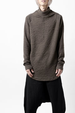 Load image into Gallery viewer, FIRST AID TO THE INJURED &quot;UMEO&quot; MOCK NECK L/S TOPS / DOUBLE WAVY JERSEY (FOSSIL)
