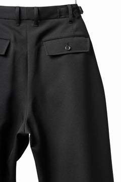 Load image into Gallery viewer, th products Claude / Italian military / wool gabardine (black)