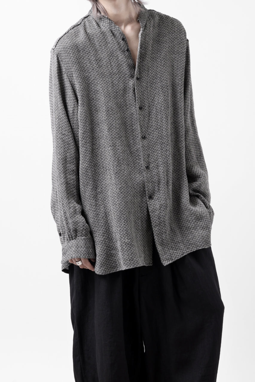 Load image into Gallery viewer, COLINA BANDED COLLAR WIDE SHIRT / LINEN DOBBY CHAMBRAY (BLACK)
