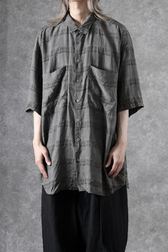 Load image into Gallery viewer, KLASICA RELAXED FIT H/S SHIRTS / DRAPE &amp; SMOOTH TEXTILE (GRAYSH DYE CHECK)