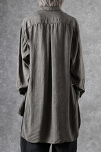 Load image into Gallery viewer, KLASICA SHORT COLLAR ROOMY SHIRTS / DRAPE &amp; SMOOTH TEXTILE (BROWNY DYE STRIPE)