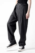 Load image into Gallery viewer, COLINA THE SLACKS / WASHABLE WOOL TROPICAL (DARK GREY)