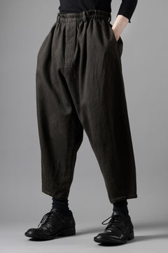 Load image into Gallery viewer, YUTA MATSUOKA dirts tapered trousers / sulfur dyed cotton linen gabardine (brown)