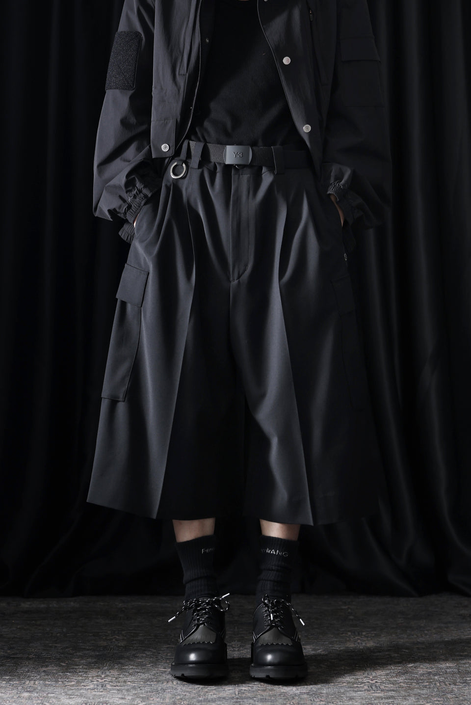 Load image into Gallery viewer, TARO HORIUCHI / th products Wide Cargo Shorts / 2Way Stretch W/P Tropical (black)