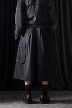 Load image into Gallery viewer, TARO HORIUCHI / th products Wide Cargo Shorts / 2Way Stretch W/P Tropical (black)