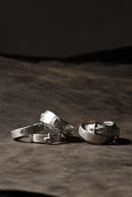 Load image into Gallery viewer, m.a+ multiple silver cross carved ring / AG050 AG (SILVER)