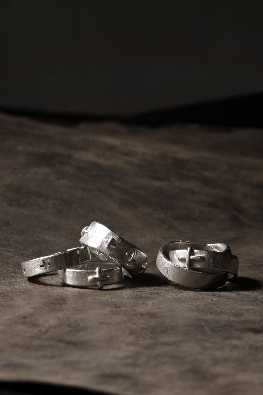 Load image into Gallery viewer, m.a+ silver stitched cross ring / AG058 AG (SILVER)