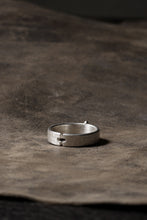 Load image into Gallery viewer, m.a+ silver stitched cross ring / AG058 AG (SILVER)
