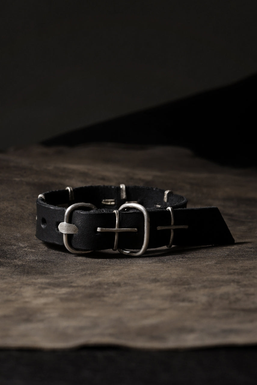 Load image into Gallery viewer, m.a+ thin silver cross studded wrist band / A-F2BL1 GR2,0 (BLACK)