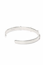 Load image into Gallery viewer, m.a+ thin silver stitched cross silver bangle / AB058 AG (SILVER)