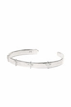Load image into Gallery viewer, m.a+ thin silver stitched cross silver bangle / AB058 AG (SILVER)