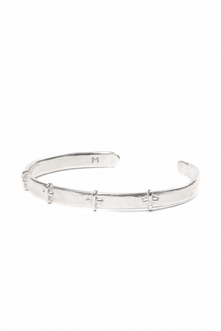 Load image into Gallery viewer, m.a+ thin silver stitched cross silver bangle / AB058 AG (SILVER)