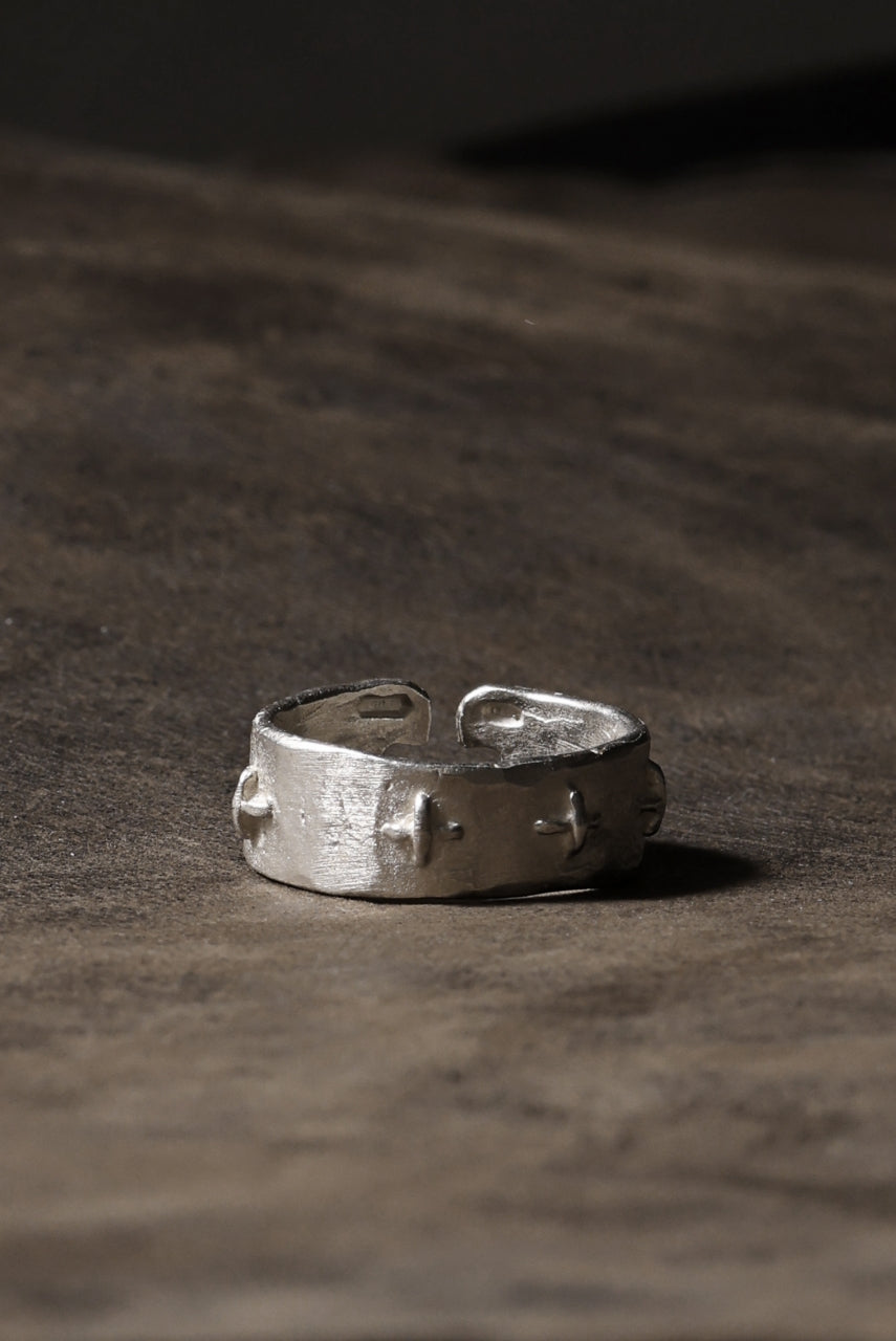 Load image into Gallery viewer, m.a+ silver stitched multiple cross ring / AG518 AG (SILVER)