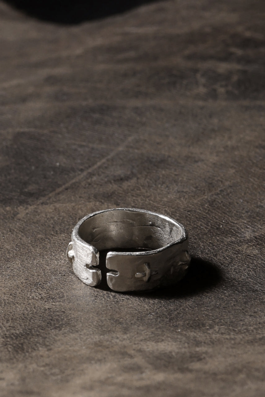 Load image into Gallery viewer, m.a+ silver stitched multiple cross ring / AG518 AG (SILVER)