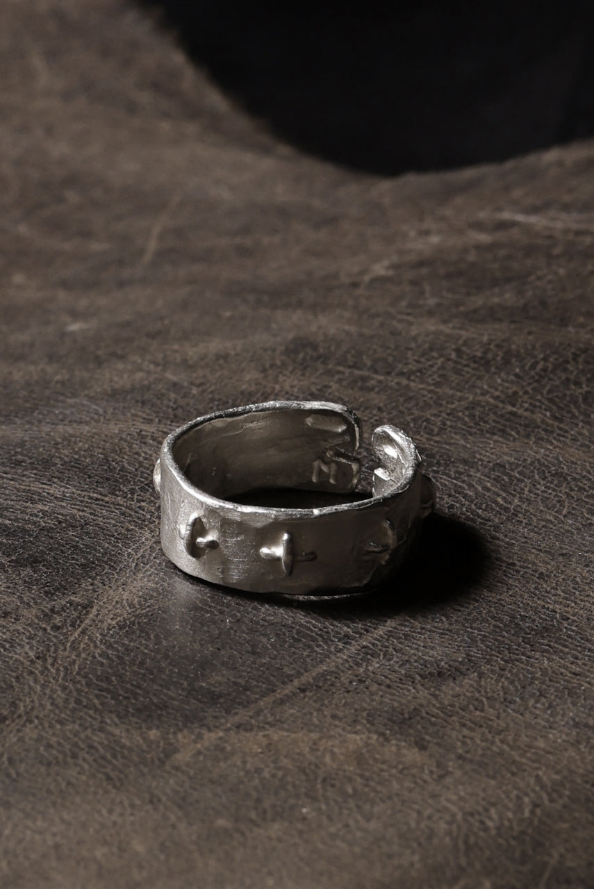 Load image into Gallery viewer, m.a+ silver stitched multiple cross ring / AG518 AG (SILVER)
