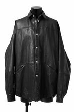 Load image into Gallery viewer, A.F ARTEFACT SNAPPED COCOON SHIRT-JACKET / SOFT GOAT LEATHER (BLACK)