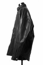 Load image into Gallery viewer, A.F ARTEFACT SNAPPED COCOON SHIRT-JACKET / SOFT GOAT LEATHER (BLACK)