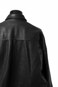 Load image into Gallery viewer, A.F ARTEFACT SNAPPED COCOON SHIRT-JACKET / SOFT GOAT LEATHER (BLACK)