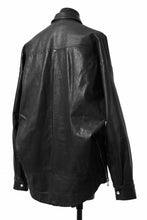 Load image into Gallery viewer, A.F ARTEFACT SNAPPED COCOON SHIRT-JACKET / SOFT GOAT LEATHER (BLACK)