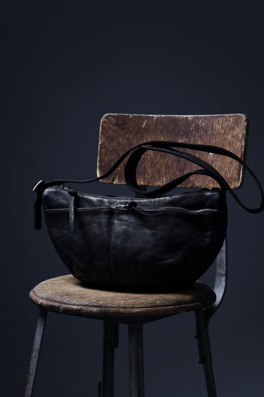 ISAMU KATAYAMA BACKLASH SHOULDER BAG / OBJECT DYED DOUBLE SHOULDER LEATHER (BLACK)