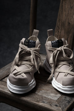 Load image into Gallery viewer, beauty : beast ROLL-TONGUE STAINNING SHOES feat. Maison MIHARA YASUHIRO (BEIGE x BEIGE)
