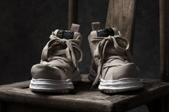 Load image into Gallery viewer, beauty : beast ROLL-TONGUE STAINNING SHOES feat. Maison MIHARA YASUHIRO (BEIGE x BEIGE)