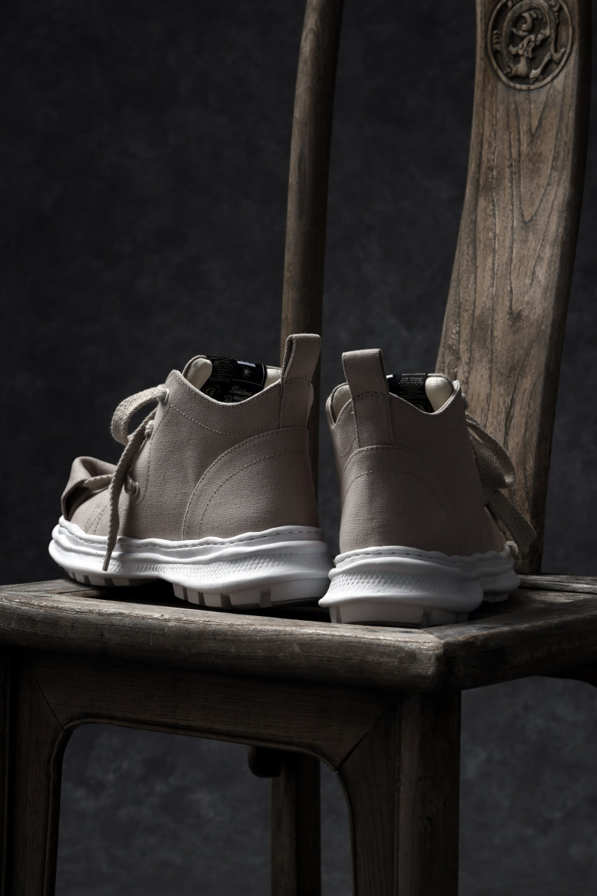 Load image into Gallery viewer, beauty : beast ROLL-TONGUE STAINNING SHOES feat. Maison MIHARA YASUHIRO (BEIGE x BEIGE)