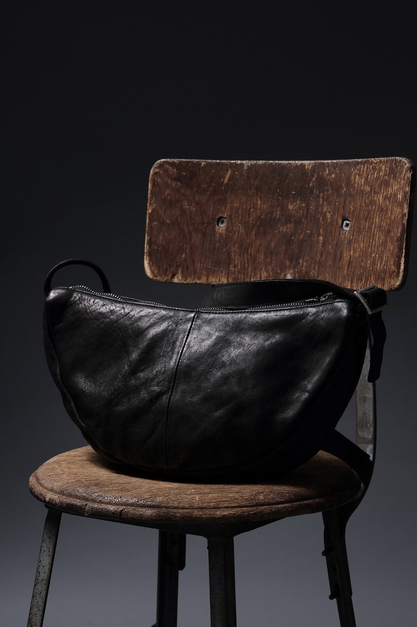 ISAMU KATAYAMA BACKLASH SHOULDER BAG / OBJECT DYED DOUBLE SHOULDER LEATHER (BLACK)