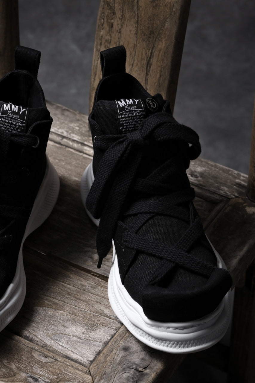 Load image into Gallery viewer, beauty : beast ROLL-TONGUE STAINNING SHOES feat. Maison MIHARA YASUHIRO (BLACK x BLACK)