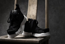 Load image into Gallery viewer, beauty : beast ROLL-TONGUE STAINNING SHOES feat. Maison MIHARA YASUHIRO (BLACK x BLACK)