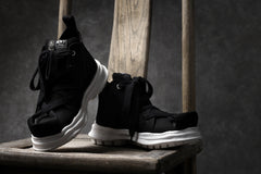 Load image into Gallery viewer, beauty : beast ROLL-TONGUE STAINNING SHOES feat. Maison MIHARA YASUHIRO (BLACK x BLACK)