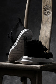 Load image into Gallery viewer, beauty : beast ROLL-TONGUE STAINNING SHOES feat. Maison MIHARA YASUHIRO (BLACK x BLACK)