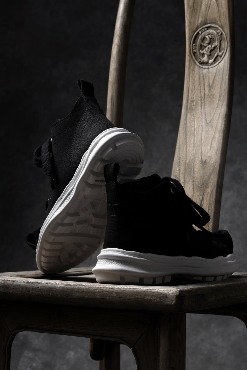 Load image into Gallery viewer, beauty : beast ROLL-TONGUE STAINNING SHOES feat. Maison MIHARA YASUHIRO (BLACK x BLACK)