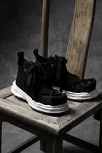 Load image into Gallery viewer, beauty : beast ROLL-TONGUE STAINNING SHOES feat. Maison MIHARA YASUHIRO (BLACK x BLACK)
