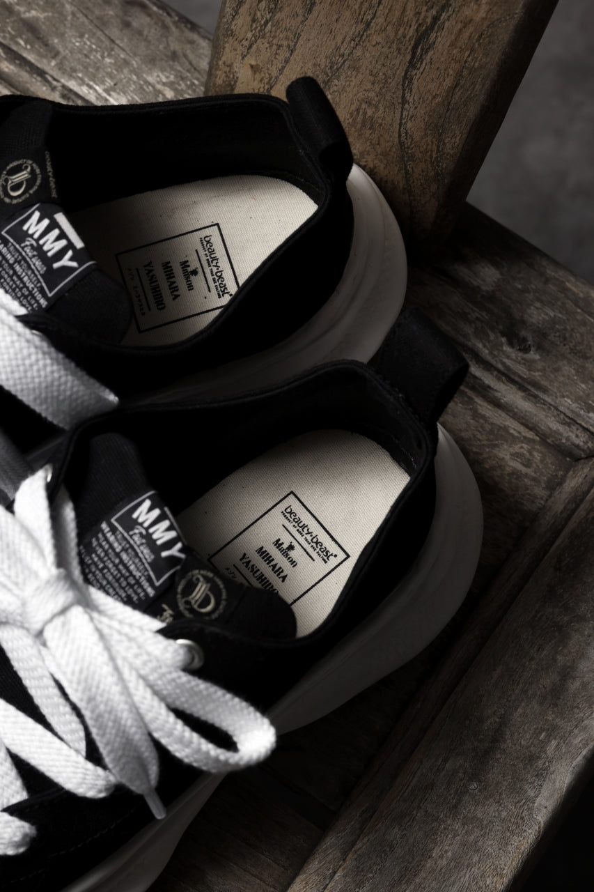 Load image into Gallery viewer, beauty : beast LOW CUT - ROLL-TONGUE STAINNING SHOES feat. Maison MIHARA YASUHIRO (BLACK x WHITE)